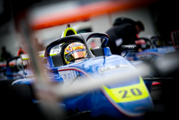 F4: Taito Kato Champion malgré l’appel de Yani Stevenheydens